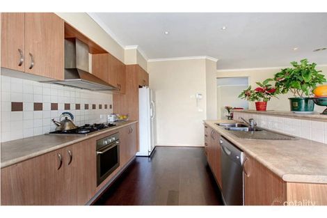 Property photo of 8 Kings Domain Caroline Springs VIC 3023