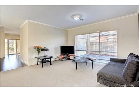 Property photo of 8 Kings Domain Caroline Springs VIC 3023