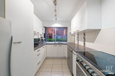 Property photo of 2/853 Wynnum Road Cannon Hill QLD 4170