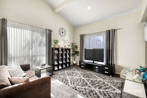 Property photo of 2 Grandis Place Bateau Bay NSW 2261