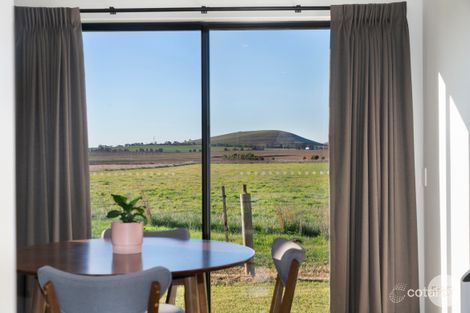 2 Crestmont Ct, Miners Rest, VIC 3352