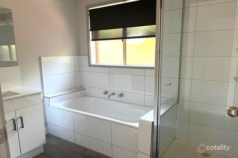 Property photo of 32 Donaldson Drive Broadford VIC 3658