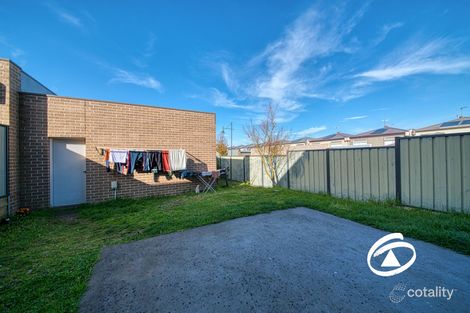 40/23 Atlantic Dr, Pakenham, VIC 3810