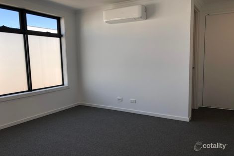 Property photo of 6 Oakden Crescent St Albans VIC 3021