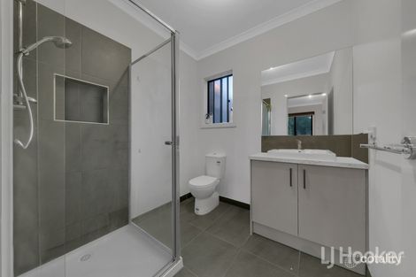 Property photo of 2/11 Stacey Court Harkness VIC 3337