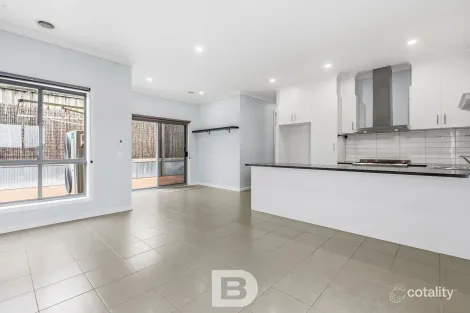 Property photo of 2/19 Lalor Crescent Sunbury VIC 3429