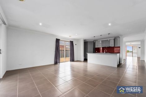 Property photo of 7 Eagleridge Promenade Tarneit VIC 3029