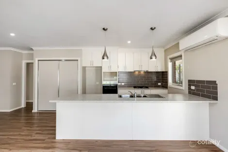 Property photo of 2/21 Scullys Lane Heathcote VIC 3523