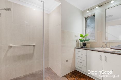 Property photo of 2 Bunker Crescent Glen Waverley VIC 3150