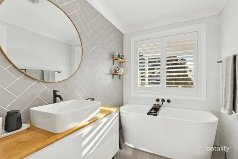 Property photo of 27 Broadwater Drive Saratoga NSW 2251