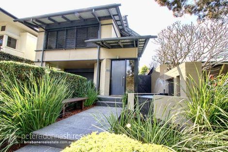 26 Ninth Ave, St Lucia, QLD 4067