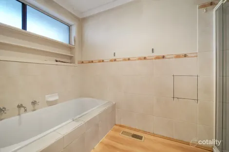 Property photo of 13 Springvalley Crescent Keysborough VIC 3173