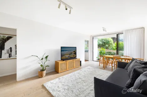 Property photo of 2/62 Carrington Parade Curl Curl NSW 2096