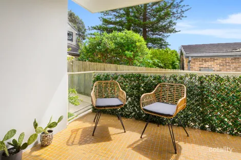 Property photo of 2/62 Carrington Parade Curl Curl NSW 2096