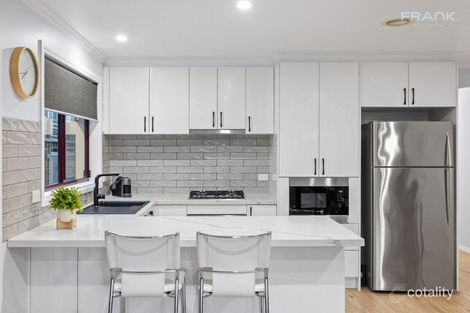 Property photo of 14 Collier Place Strathmore Heights VIC 3041