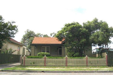 33 Silsoe St, Mayfield, NSW 2304