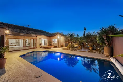 2 Glover Cl, Pakenham, VIC 3810