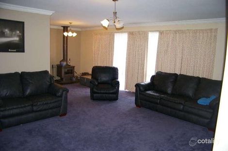 Property photo of 3 Daniher Close Berwick VIC 3806