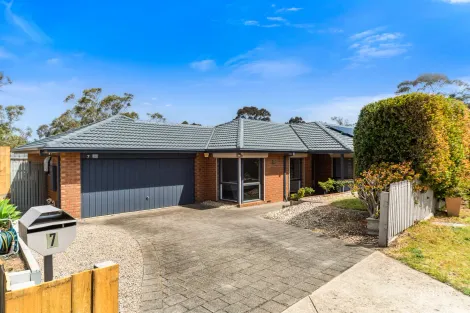 Property photo of 7 Brushwood Grove Frankston VIC 3199