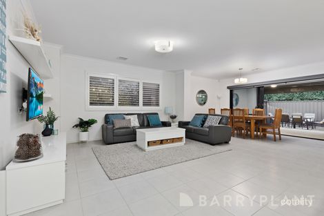 Property photo of 21 Queens Gardens Bundoora VIC 3083