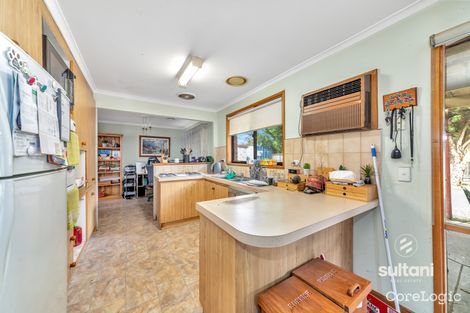 Property photo of 18 Wakefield Court Cranbourne North VIC 3977