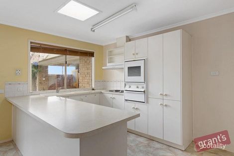 Property photo of 15 Daisy Court Narre Warren South VIC 3805