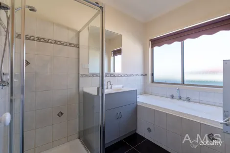 Property photo of 13 Bertrand Court Craigieburn VIC 3064