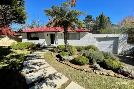 271 Blaxland Rd, Wentworth Falls, NSW 2782