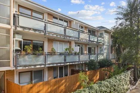 6/19 Tiuna Gr, Elwood, VIC 3184