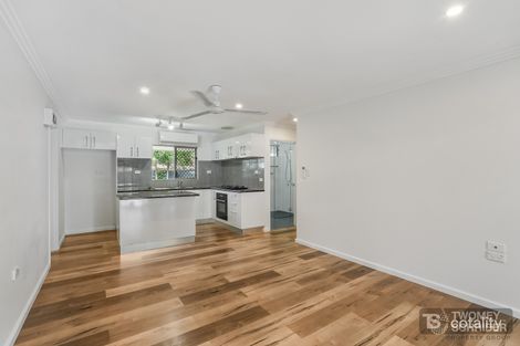 Property photo of 3/28-30 Old Smithfield Road Freshwater QLD 4870