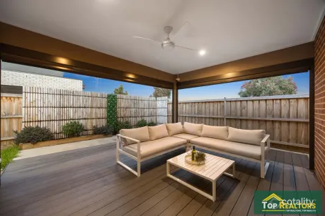 Property photo of 2 Lowrie Street Tarneit VIC 3029