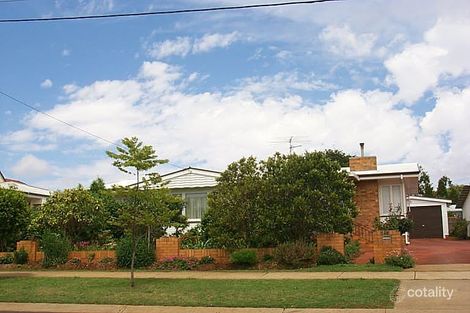 347 West St, Harristown, QLD 4350