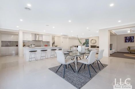 Property photo of 21 Elmwood Crescent Glen Waverley VIC 3150