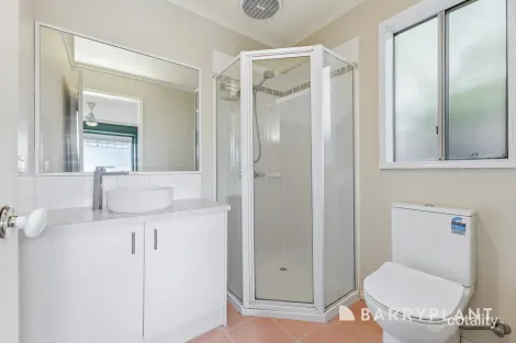 Property photo of 12 Kimbarra Drive Berwick VIC 3806