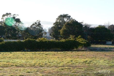 26 Shaw Dr, Romsey, VIC 3434