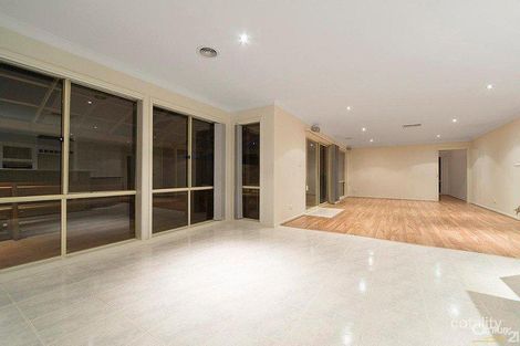 Property photo of 17 Eaglescliffe Crescent Cranbourne VIC 3977