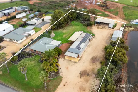 Property photo of 70 Trenerry Avenue Loxton SA 5333