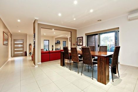 Property photo of 32 Inverell Parkway Tarneit VIC 3029