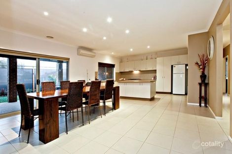 Property photo of 32 Inverell Parkway Tarneit VIC 3029