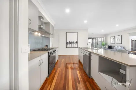 Property photo of 3 Treasury Place Craigieburn VIC 3064