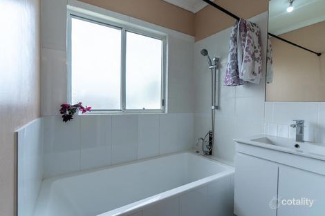 Property photo of 4 Nyah Court Dallas VIC 3047