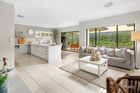 Property photo of 8 Mahogany Boulevard Warriewood NSW 2102