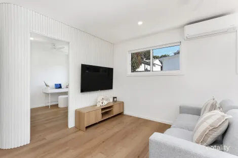Property photo of 8 Toorak Avenue Erina NSW 2250