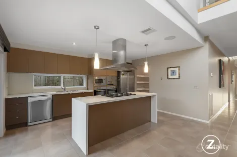 Property photo of 8 Torney Street Cranbourne East VIC 3977