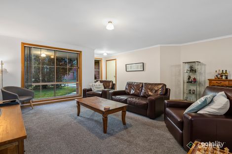 Property photo of 6 Lauren Square Pakenham VIC 3810