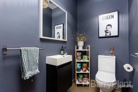 2/32 La Rochelle Bvd, Point Cook, VIC 3030