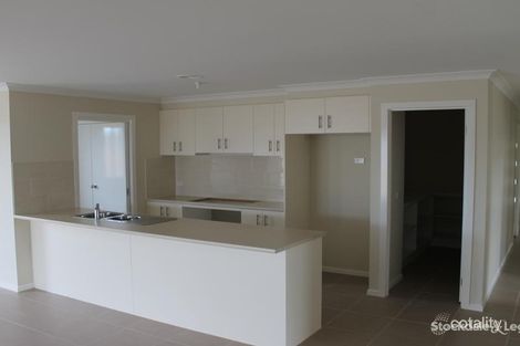 Property photo of 41 Meadowlea Crescent Pakenham VIC 3810
