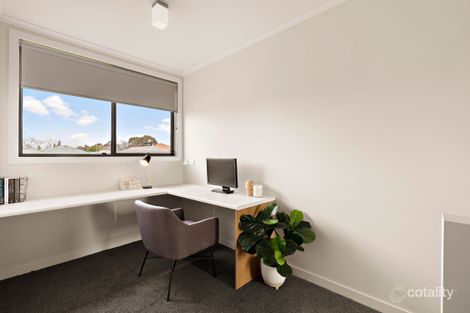 Property photo of 43 Limetree Way Lake Gardens VIC 3355