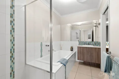 Property photo of 44 Warralily Boulevard Armstrong Creek VIC 3217