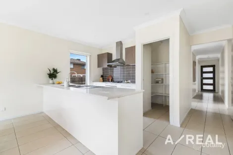 Property photo of 8 Iris Court Keysborough VIC 3173